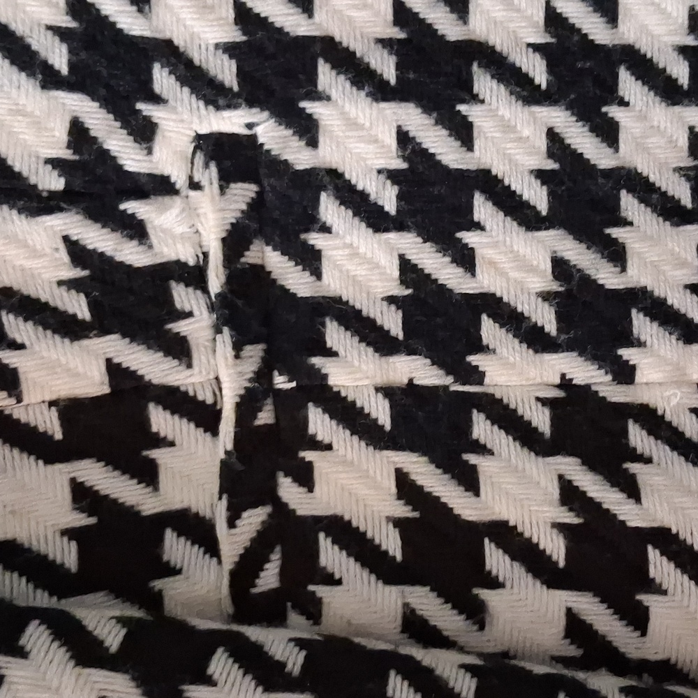 LEVINE Black & White Houndstooth Patterned Coat - Picture 3 of 7